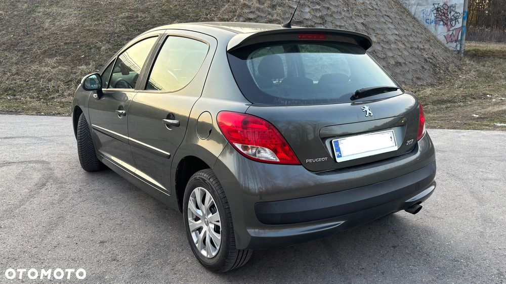 Peugeot 207 - 6