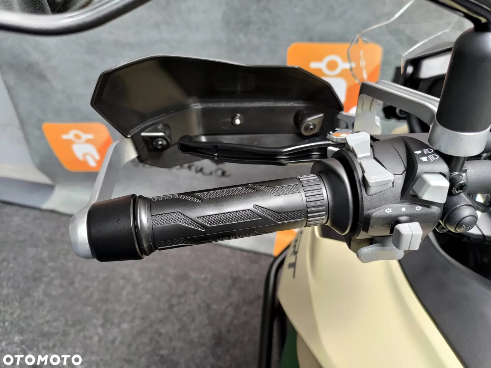 QJMOTOR SRT 800SX - 27