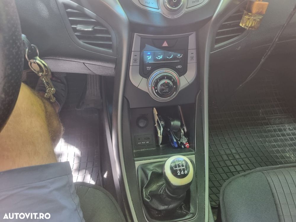 Hyundai Elantra 1.6 MPi - 10