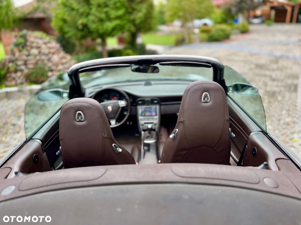 Porsche 911 Carrera - 23