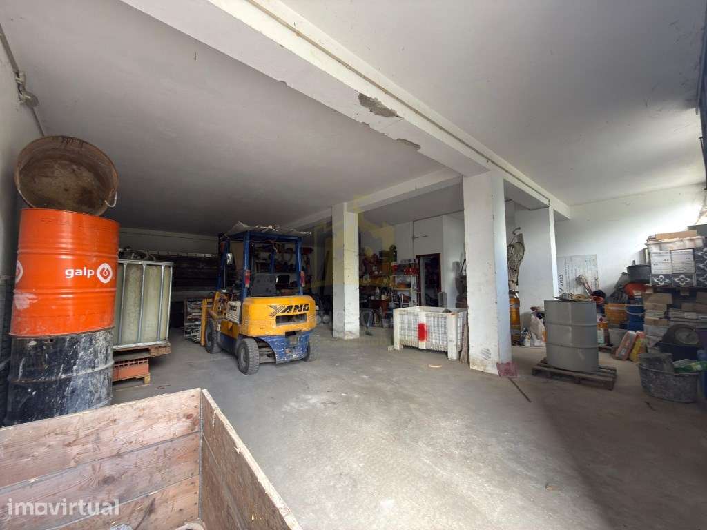 Armazém / Garagem com 90 m² no Centro da Vila - Grande imagem: 3/3