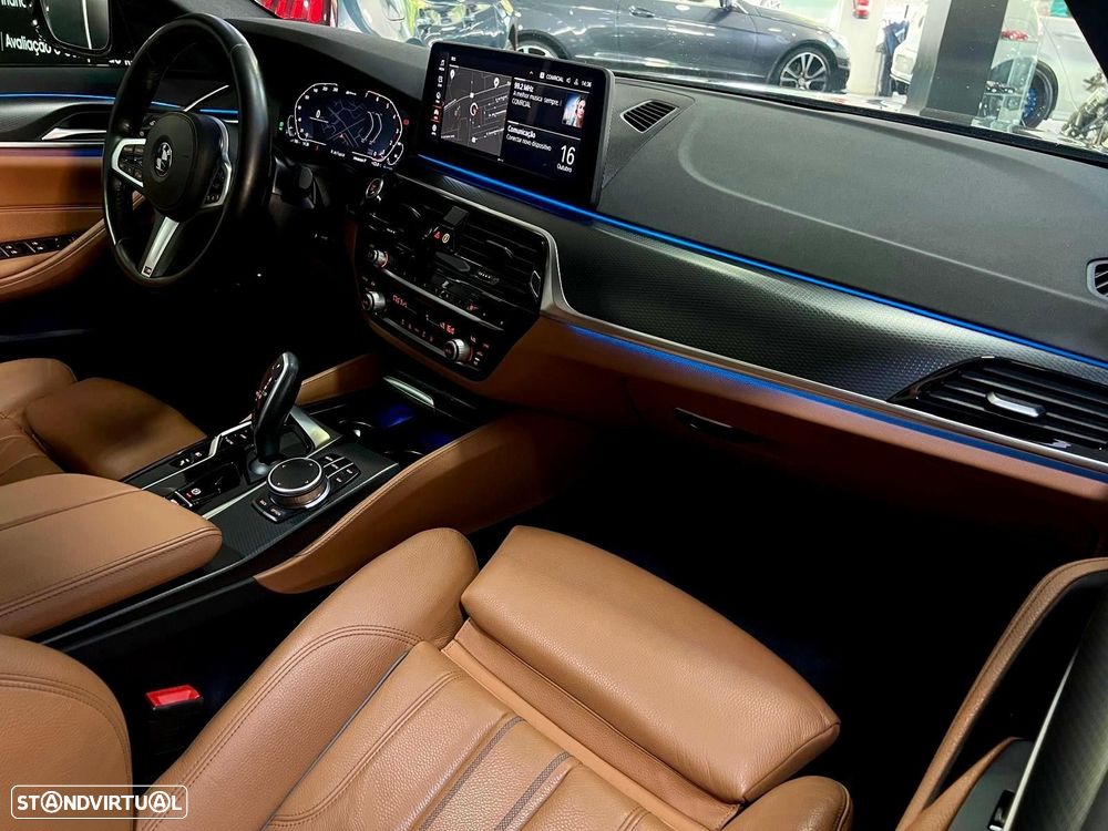 BMW 530 e Pack Desportivo M - 16