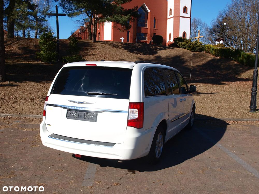 Chrysler Town & Country - 5