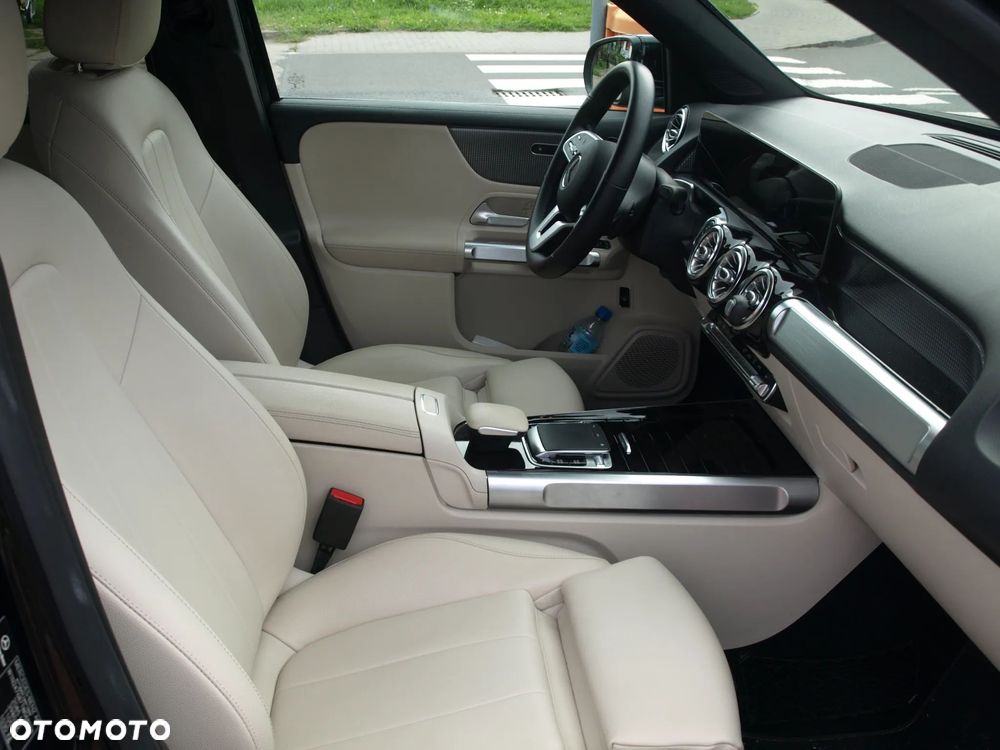 Mercedes-Benz GLB 200 Progressive 7G-DCT - 16