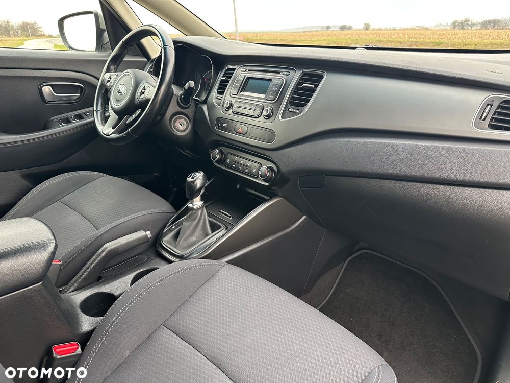 Kia Carens 1.6 GDI Dream Team Edition - 9
