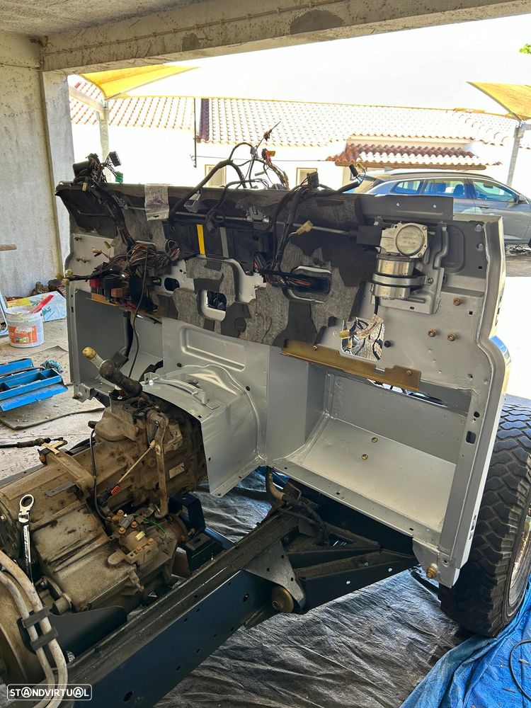 Land Rover Defender 90 2.4 CRD S - 49