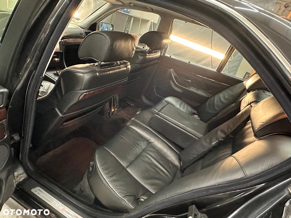 BMW Seria 7 750i - 16