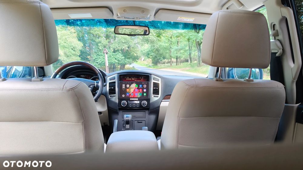 Mitsubishi Pajero - 18