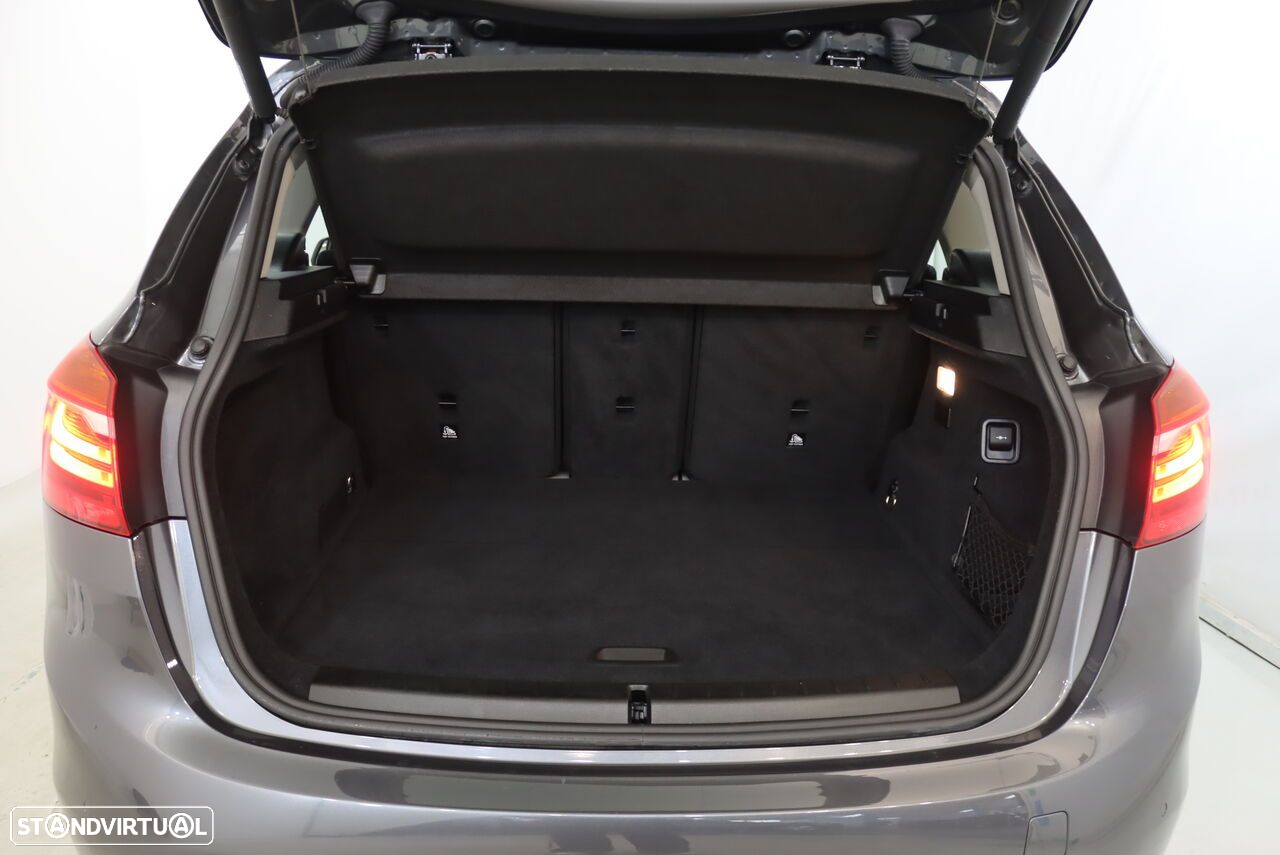 BMW 225xe Active Tourer - 32