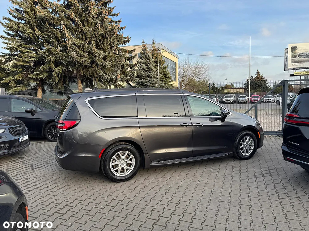 Chrysler Pacifica - 4