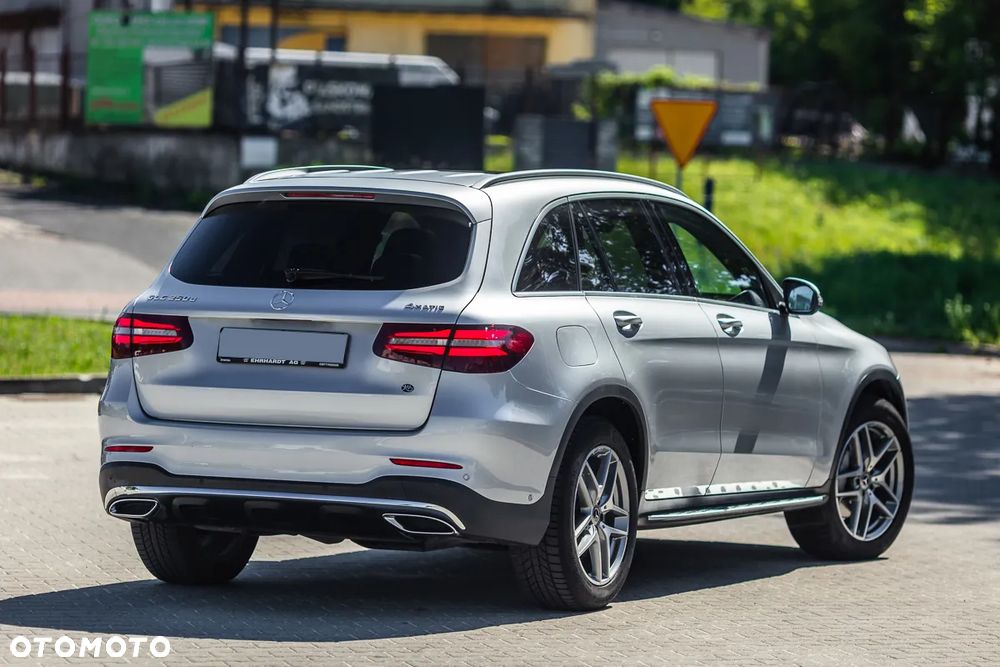 Mercedes-Benz GLC 250 d 4Matic 9G-TRONIC AMG Line - 11