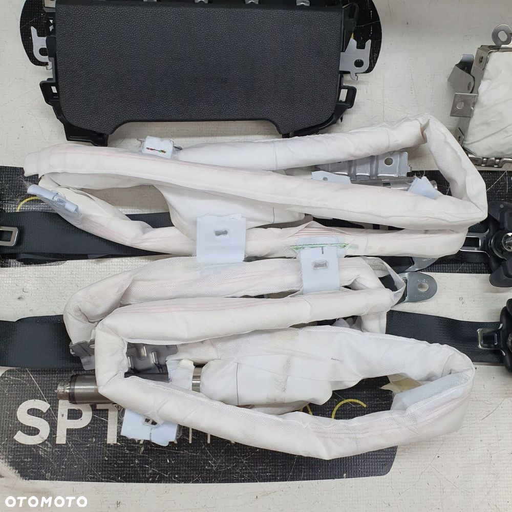 TOYOTA COROLLA E21 FACE LIFT DESKA ROZDZIELCZA KONSOLA KOKPIT PULPIT PODUSZKI AIRBAG AIR BAG PASY KURTYNY KIT SET - 10