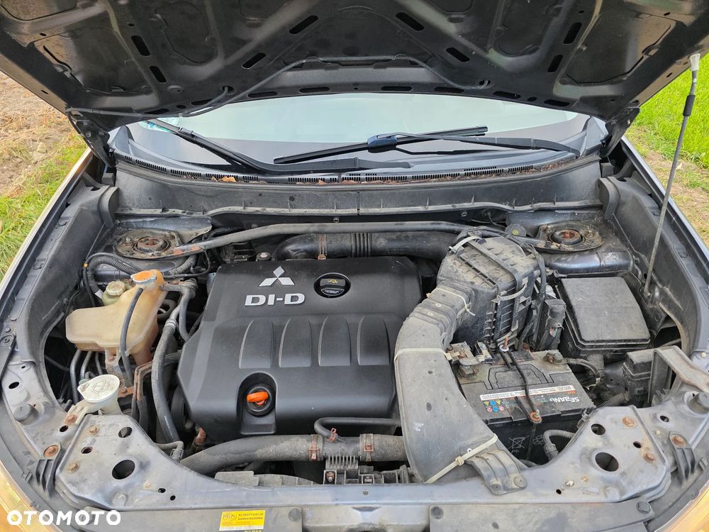 Mitsubishi Outlander - 32