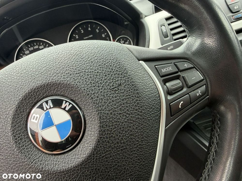 BMW 3GT 320i Sport - 16
