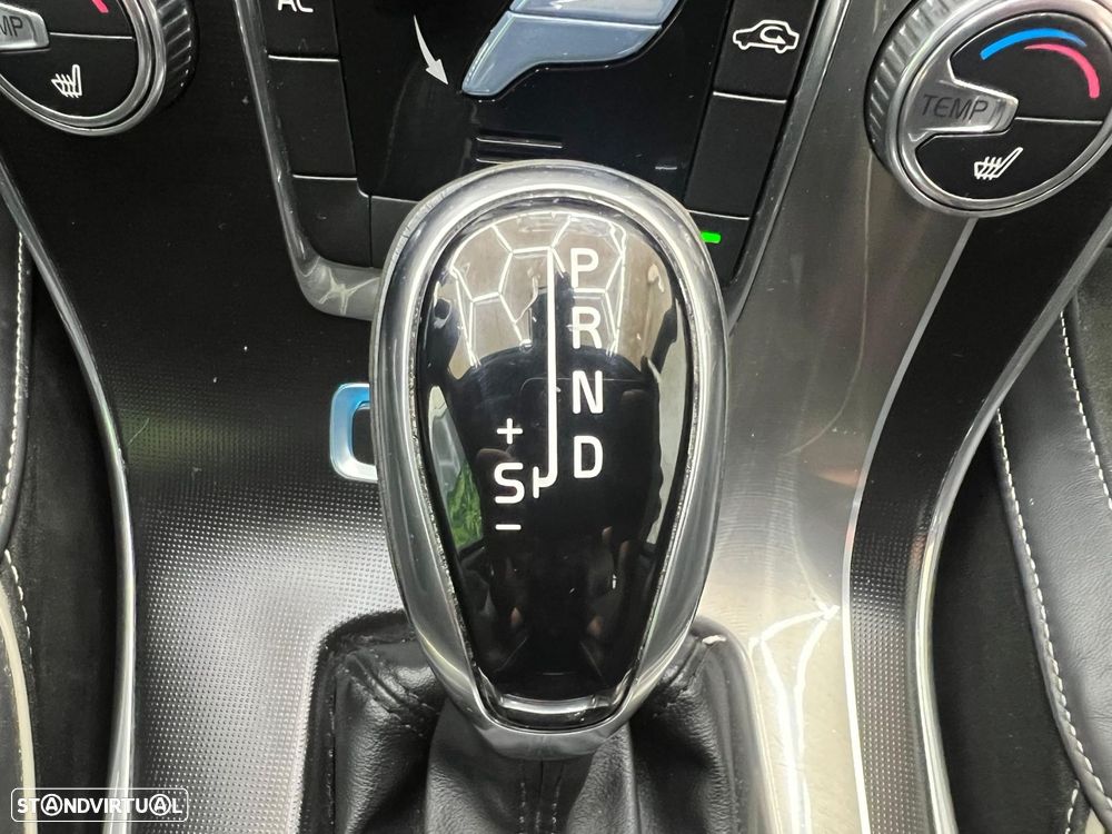 Volvo V60 2.4 D6 R-Design Sum.AWD Phev - 28