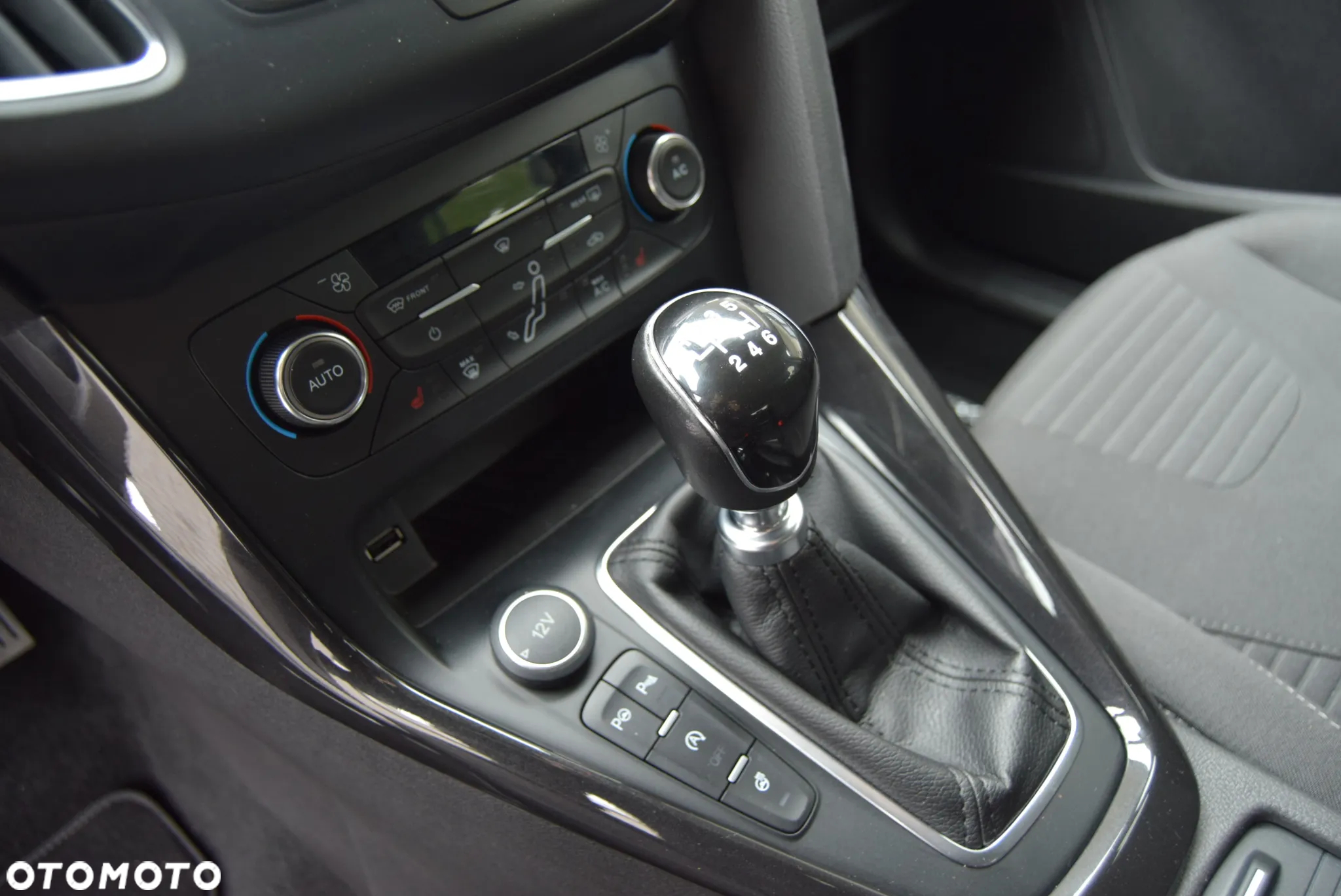 Ford Focus 1.0 EcoBoost Start-Stopp-System TITANIUM - 12