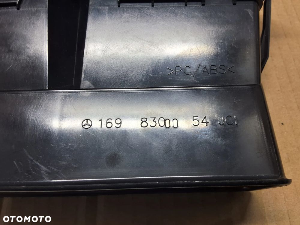 MERCEDES A-KLASA W169 WLOT POWIETRZA SRODKOWA A1698300054 - 9