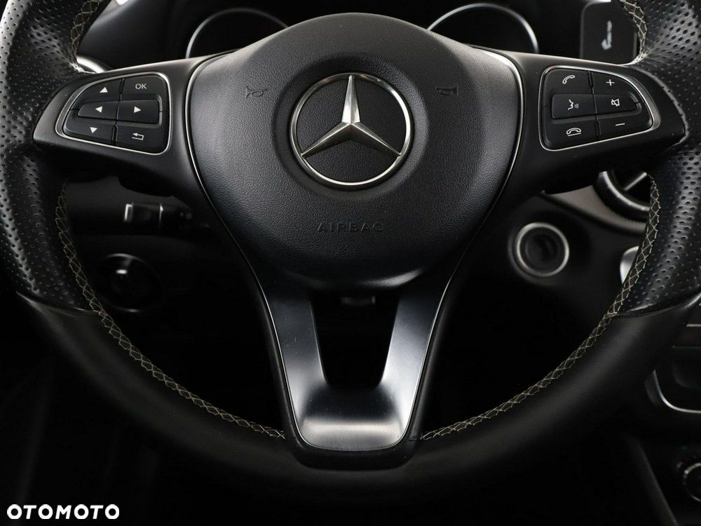 Mercedes-Benz CLA 200 7G-DCT Urban - 22