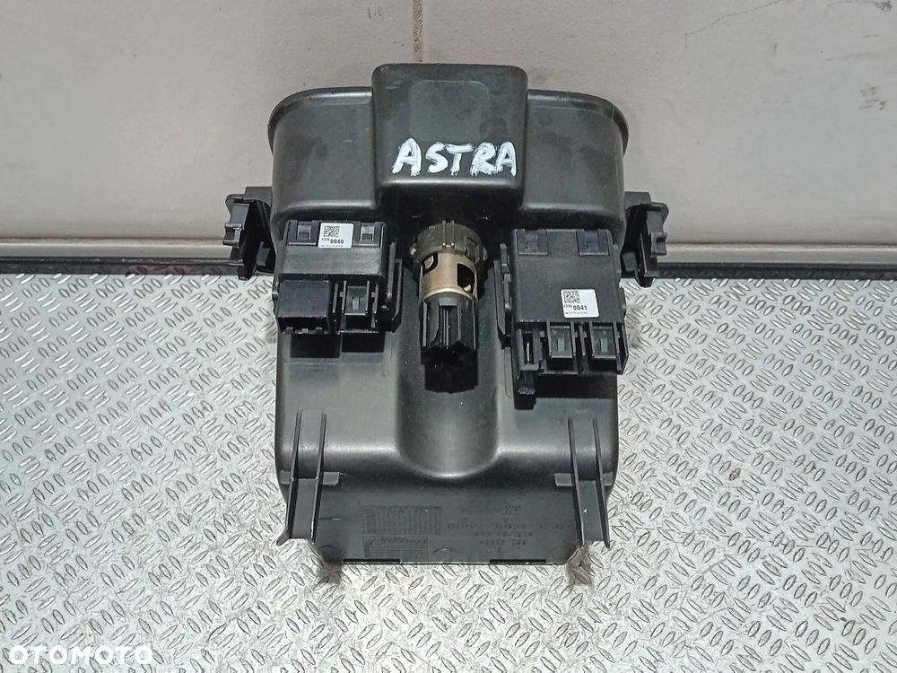 gniazdo USB AUX SD zapalniczka Opel Astra IV 13359045 - 2