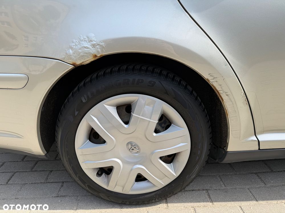 Toyota Avensis - 17