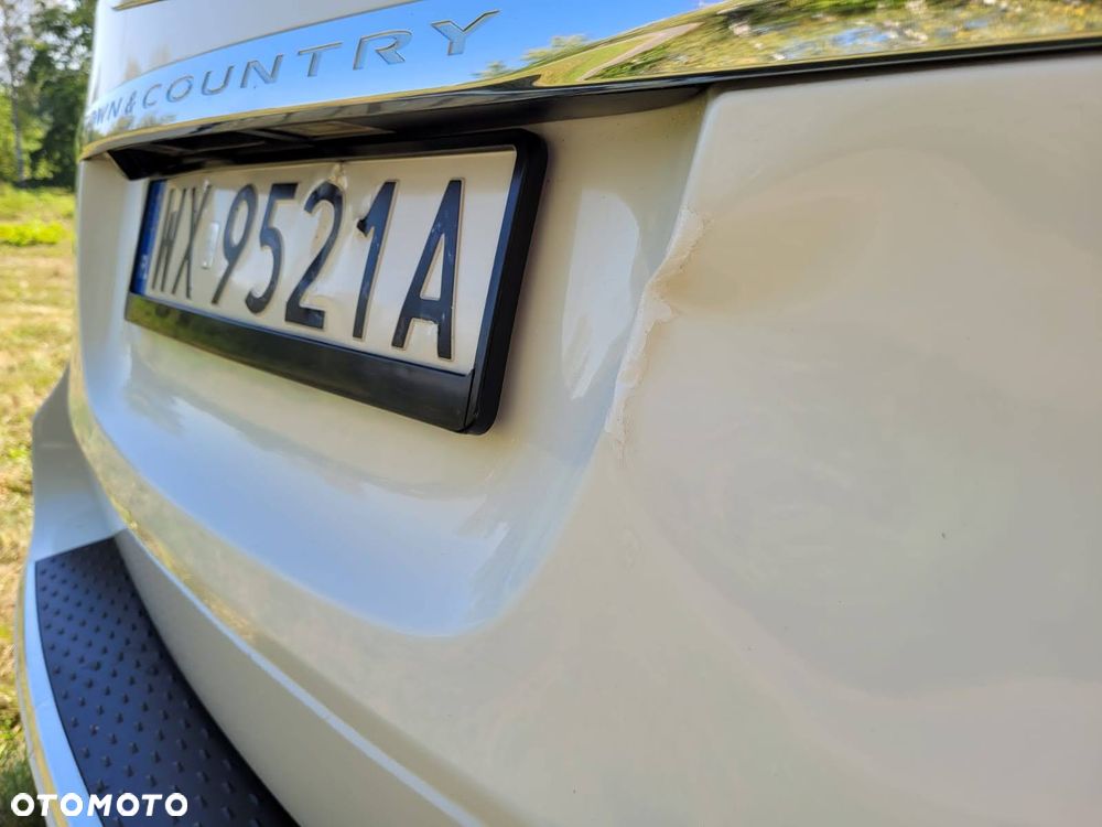 Chrysler Town & Country - 25