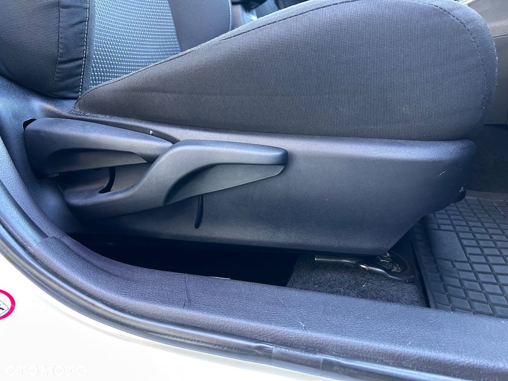 Toyota Auris - 13