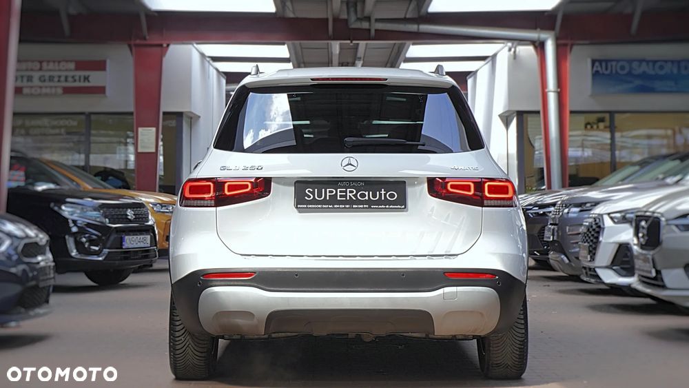 Mercedes-Benz GLB 250 4-Matic 8G-DCT - 10