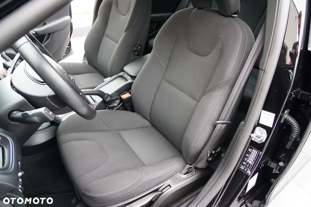 Volvo V40 D2 Linje You - 27