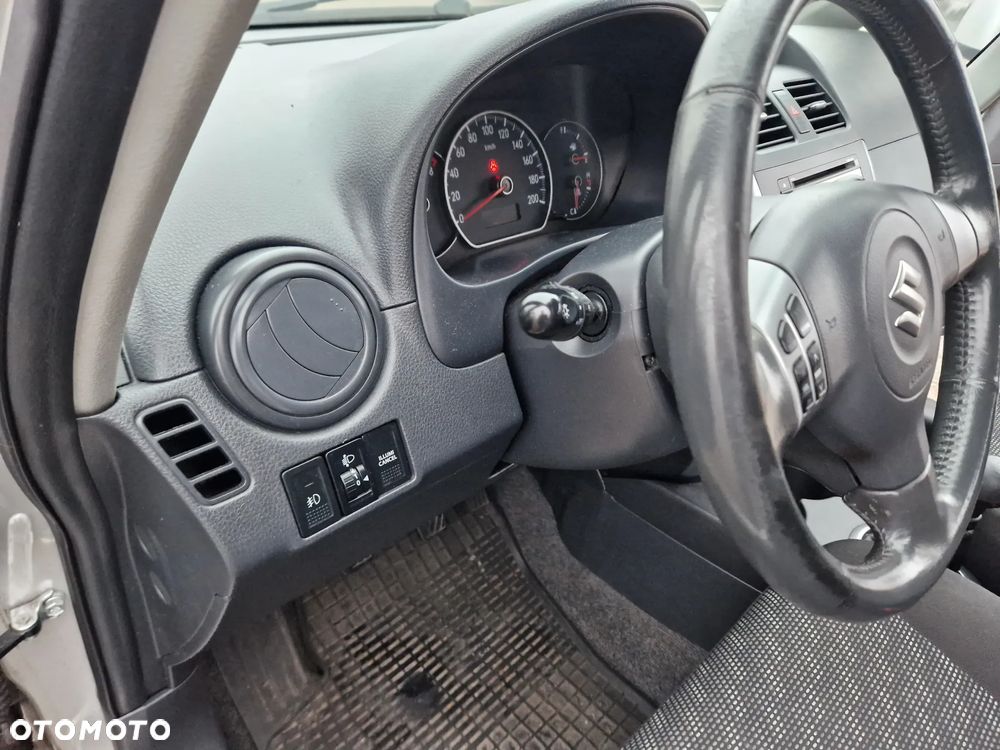 Suzuki SX4 1.6 GS / Premium - 19