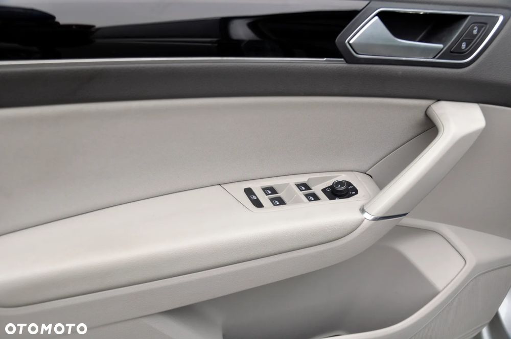 Volkswagen Touran 1.8 TSI BMT Highline DSG - 25