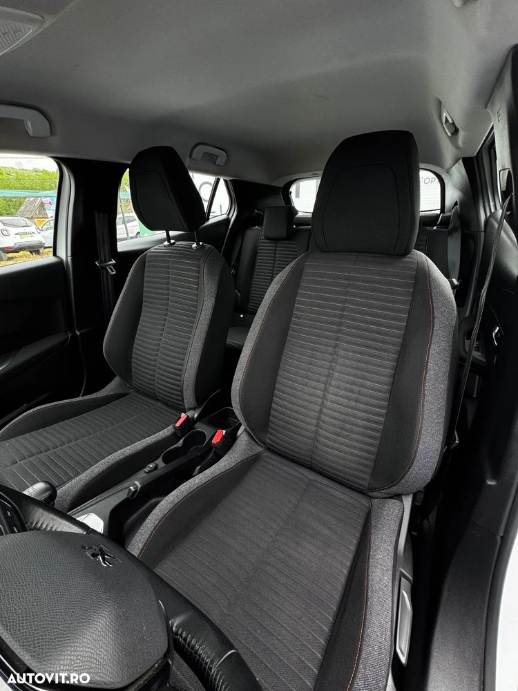 Peugeot 2008 - 8