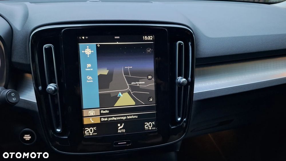 Volvo XC 40 T3 Geartronic Momentum Pro - 8