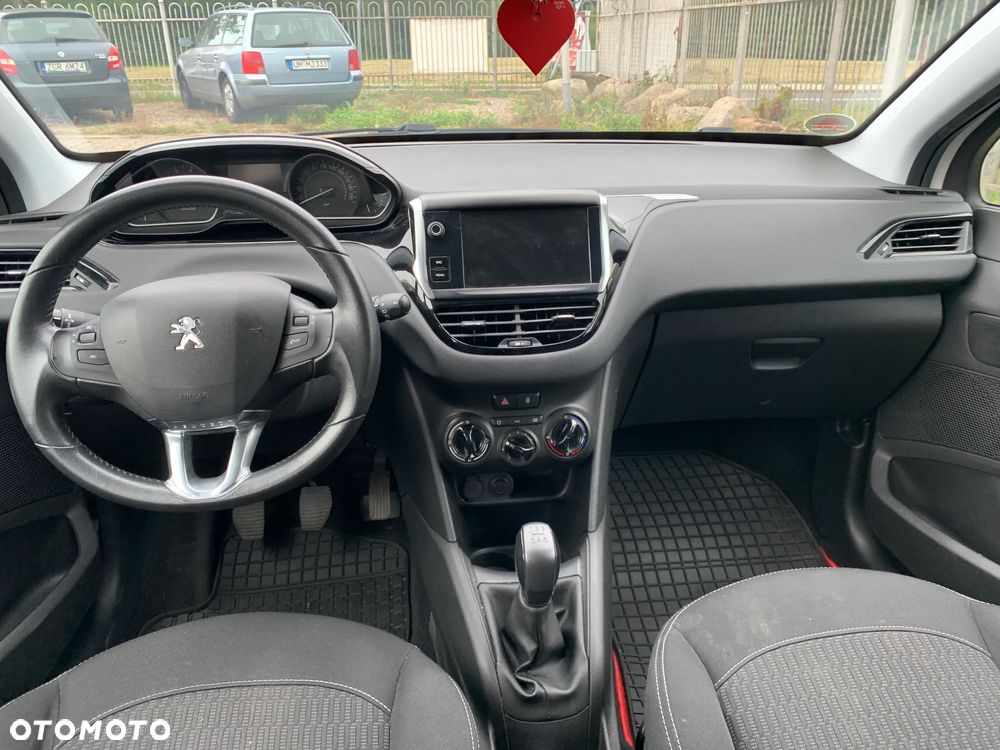 Peugeot 208 - 9