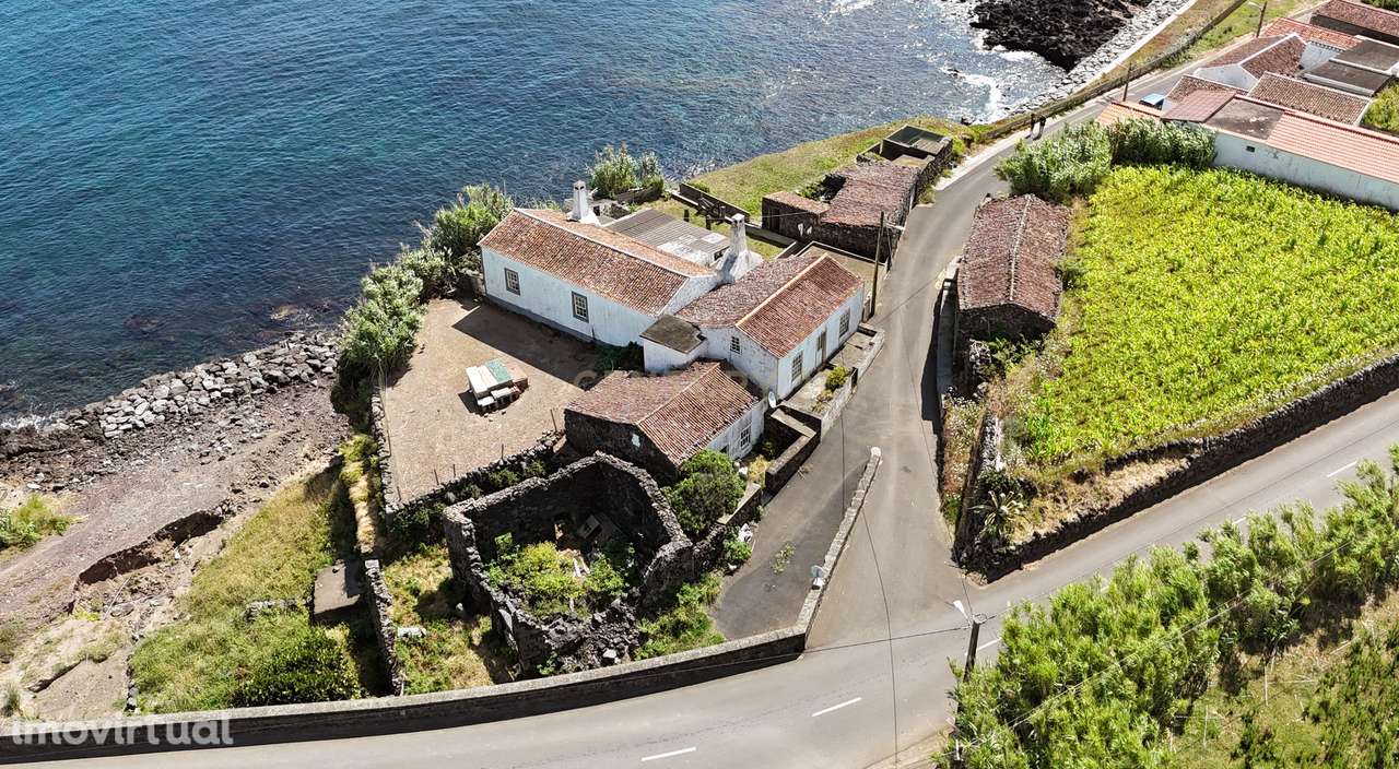 Moradia e terreno junto ao Mar em São Mateus - Praia da Graciosa - Grande imagem: 2/5