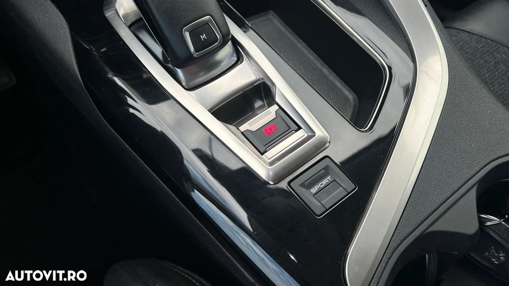 Peugeot 3008 PureTech 130 Stop & Start GPF EAT8 Allure - 15