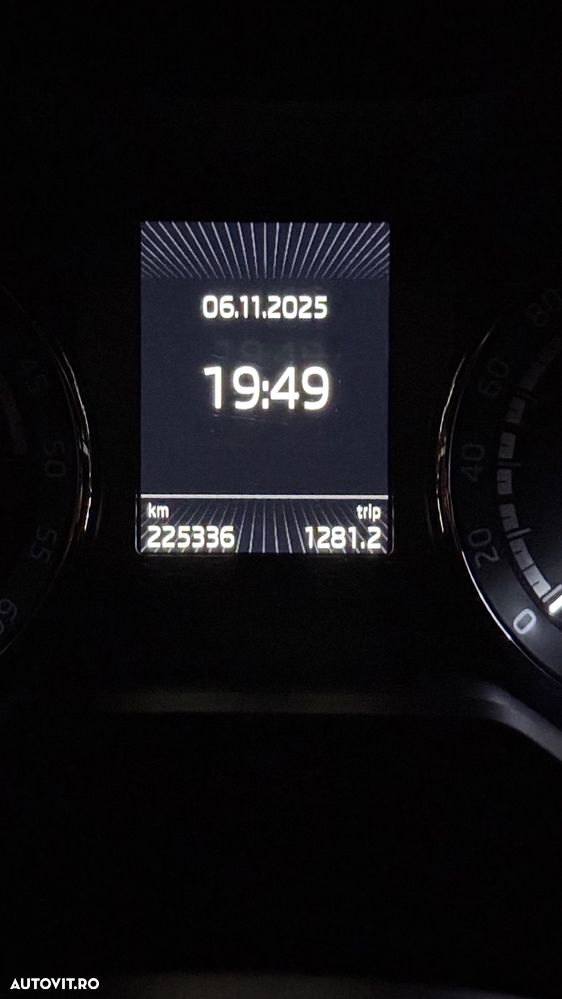 Skoda Octavia Combi 2.0 TDI RS - 33