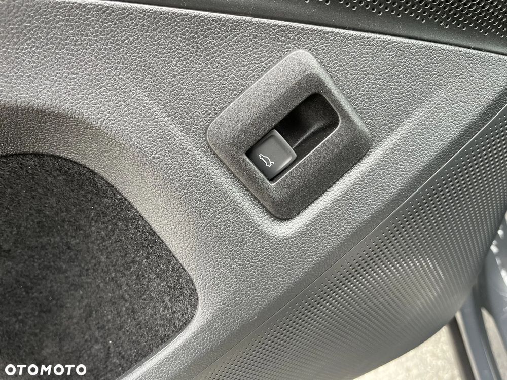 Volkswagen Tiguan 2.0 TDI Elegance DSG - 25