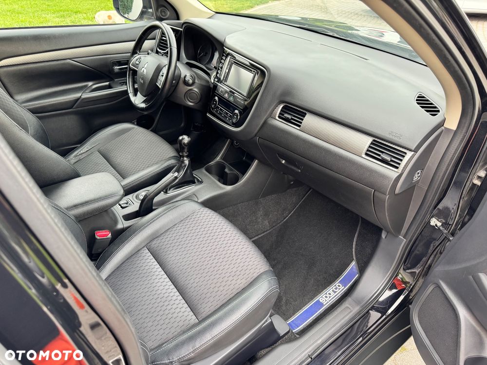 Mitsubishi Outlander 2.2 DI-D 4WD Intense - 13