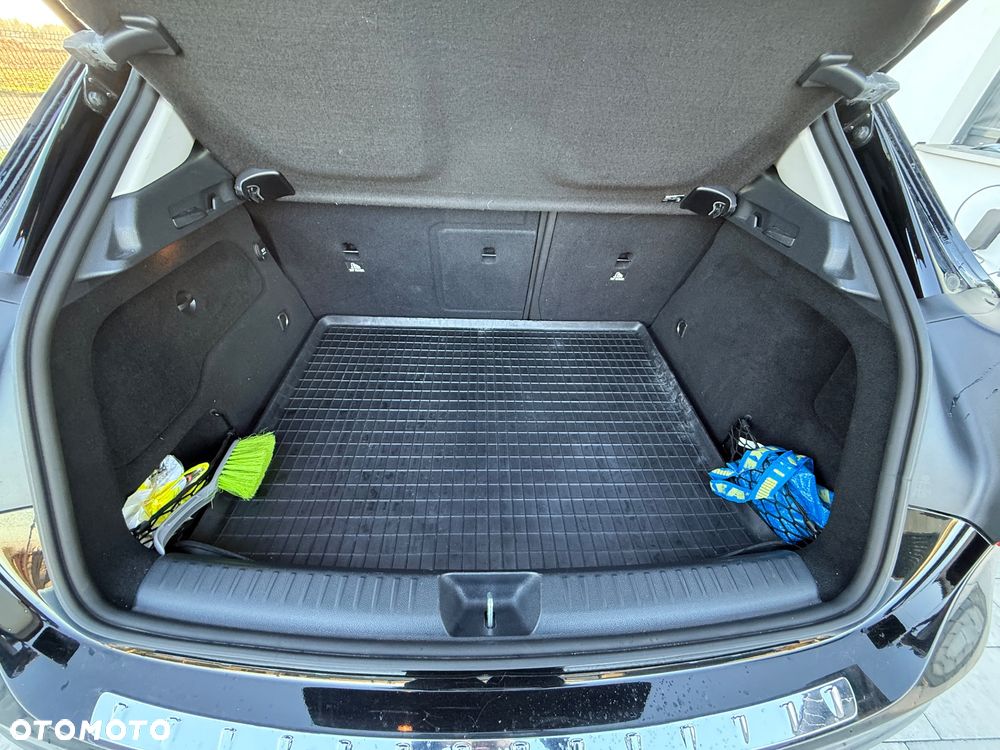 Mercedes-Benz GLA 180 7G-DCT - 13