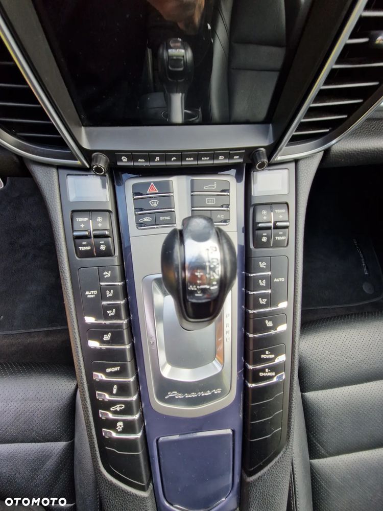 Porsche Panamera - 12
