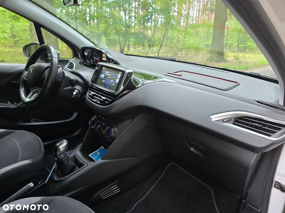 Peugeot 208 - 17
