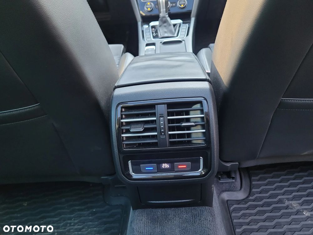 Volkswagen Passat Variant 2.0 TDI SCR DSG Comfortline - 21