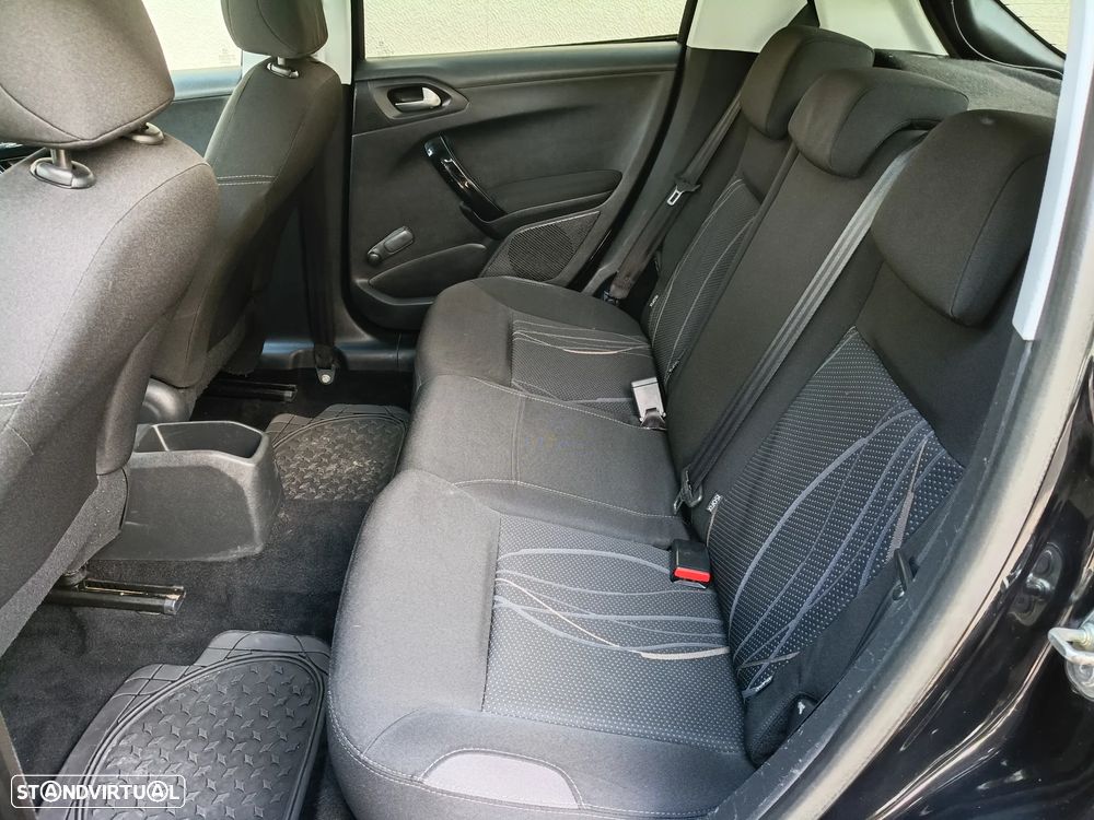 Peugeot 208 1.4 HDi SE Style - 12