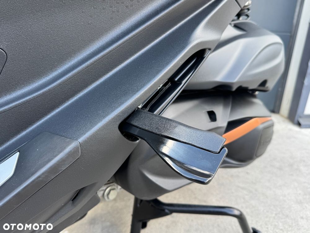 Piaggio MP-3 - 37