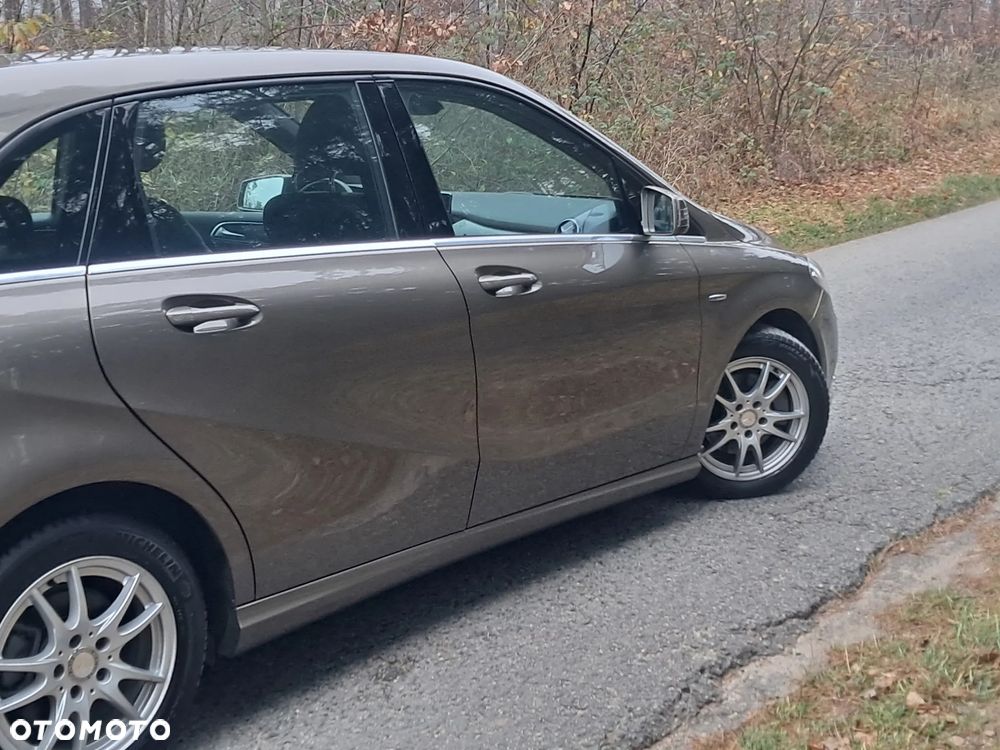 Mercedes-Benz Klasa B 180 BlueEFFICIENCY Edition Style - 15