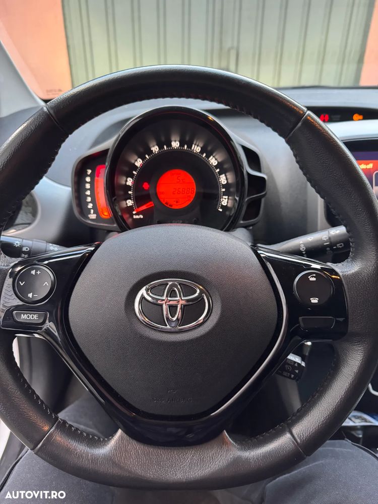 Toyota Aygo 1.0 VVY-I 5 usi X-play - 15