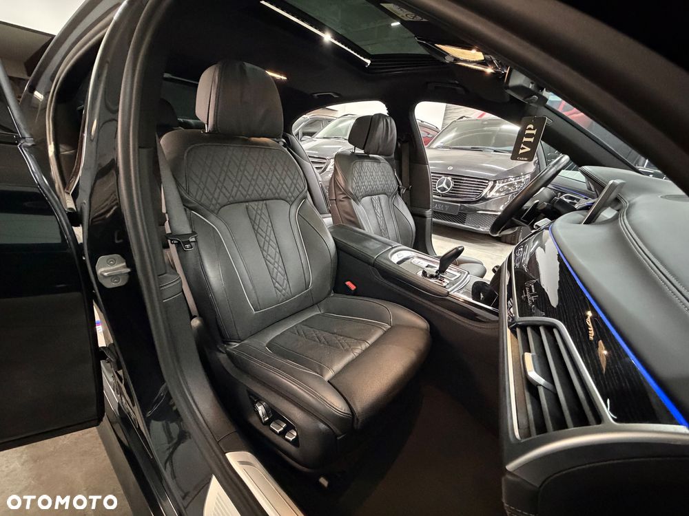 BMW Seria 7 745e sport - 22
