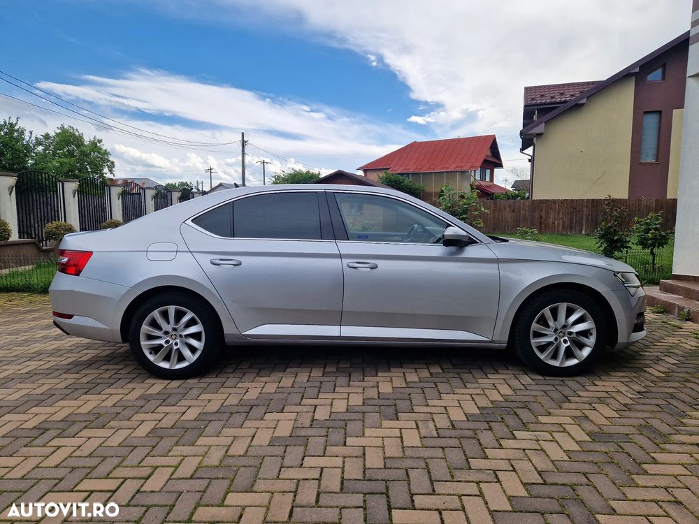 Skoda Superb 2.0 TDI DSG Ambition - 32