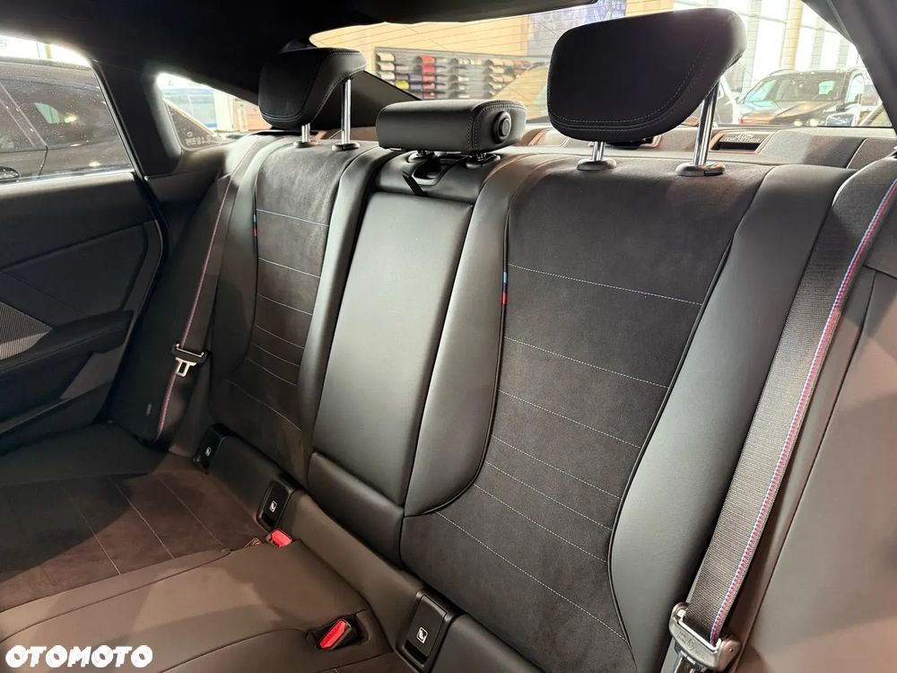 BMW Seria 2 218d - 17