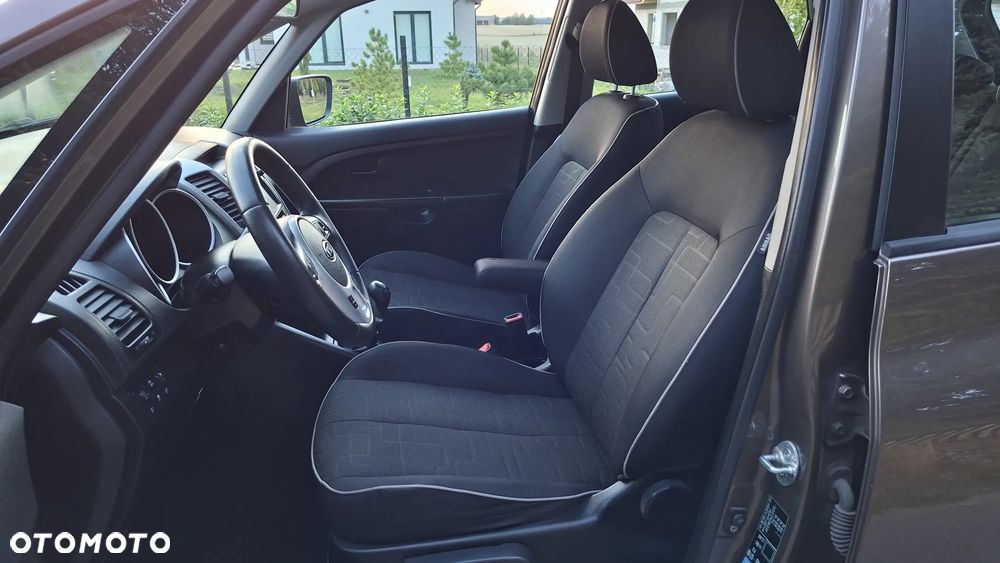 Kia Venga 1.6 L - 11
